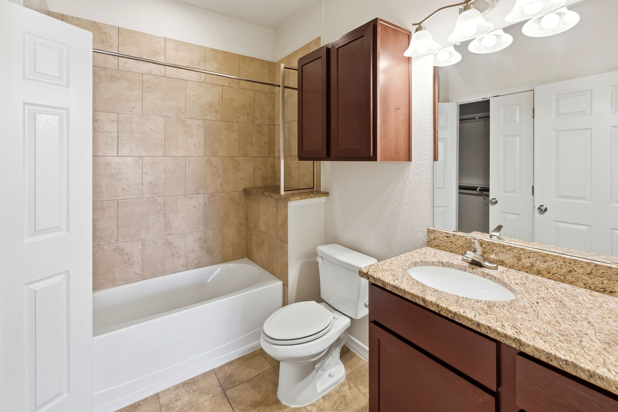 2 Bedroom 2 Bathroom Apartment - Image 7