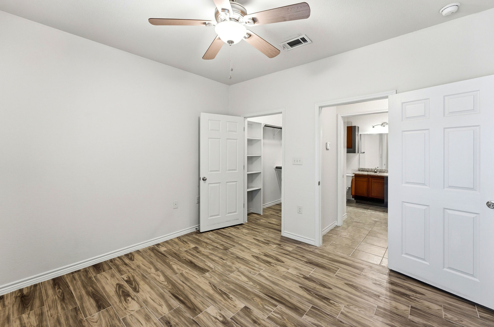 2 Bedroom 2 Bathroom Apartment - Image 10