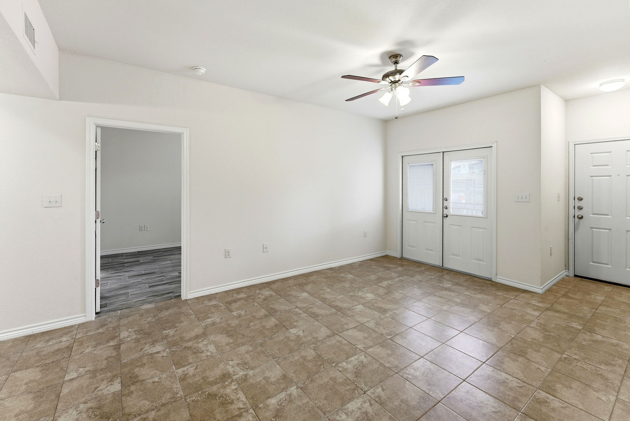 2 Bedroom 2 Bathroom Apartment - Image 11