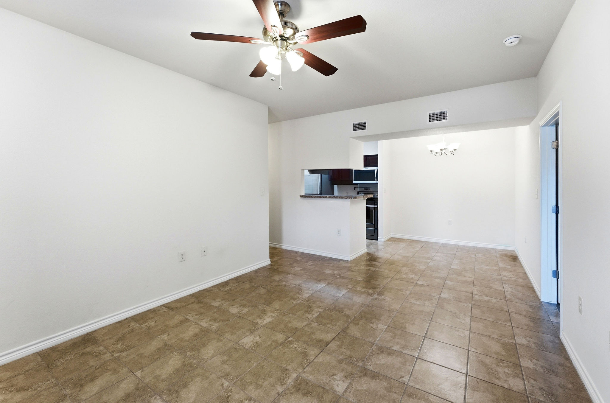 2 Bedroom 2 Bathroom Apartment - Image 3