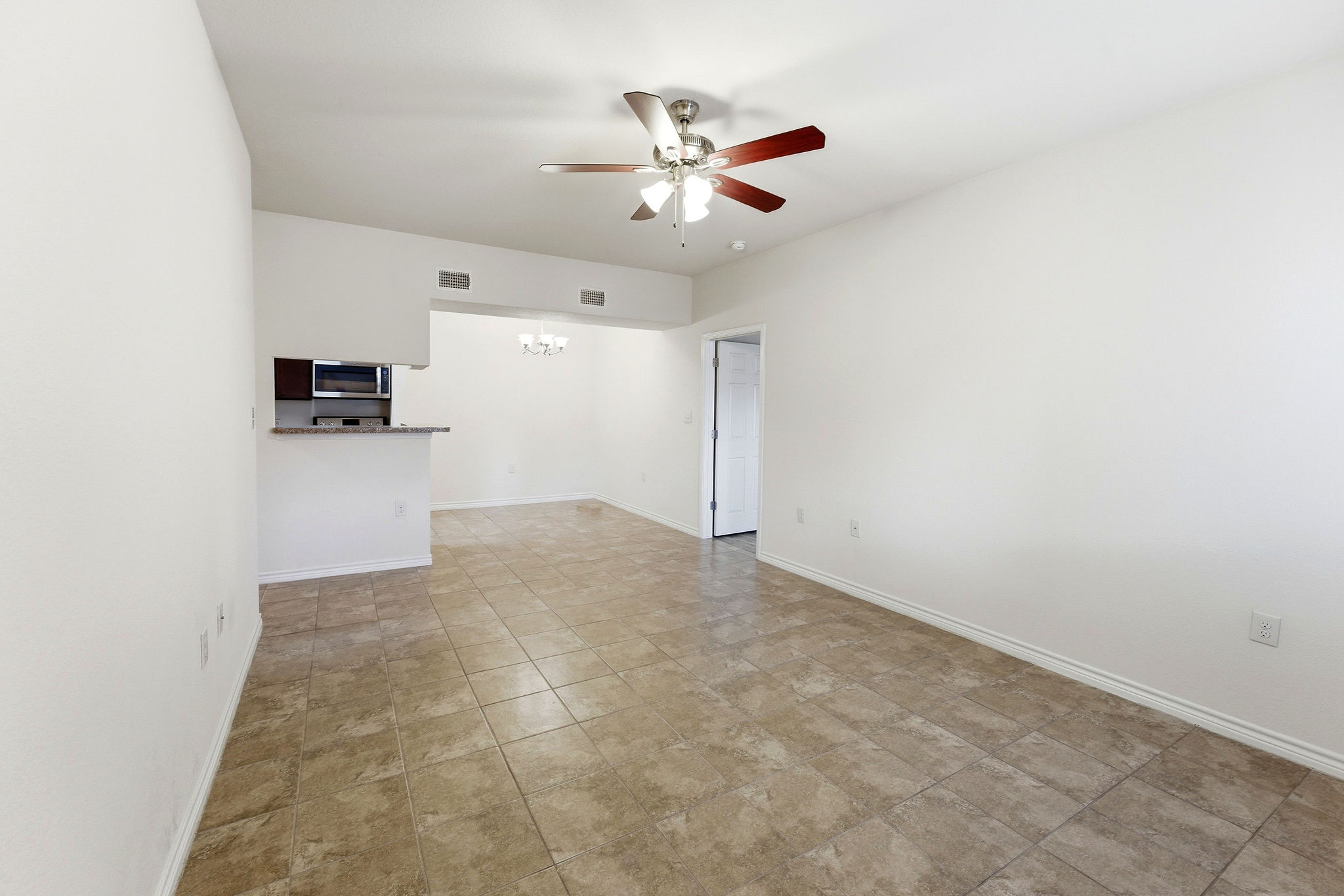 2 Bedroom 2 Bathroom Apartment - Image 2