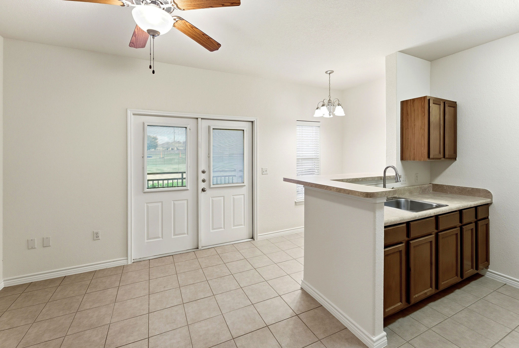 Studio Apartment - Image 8