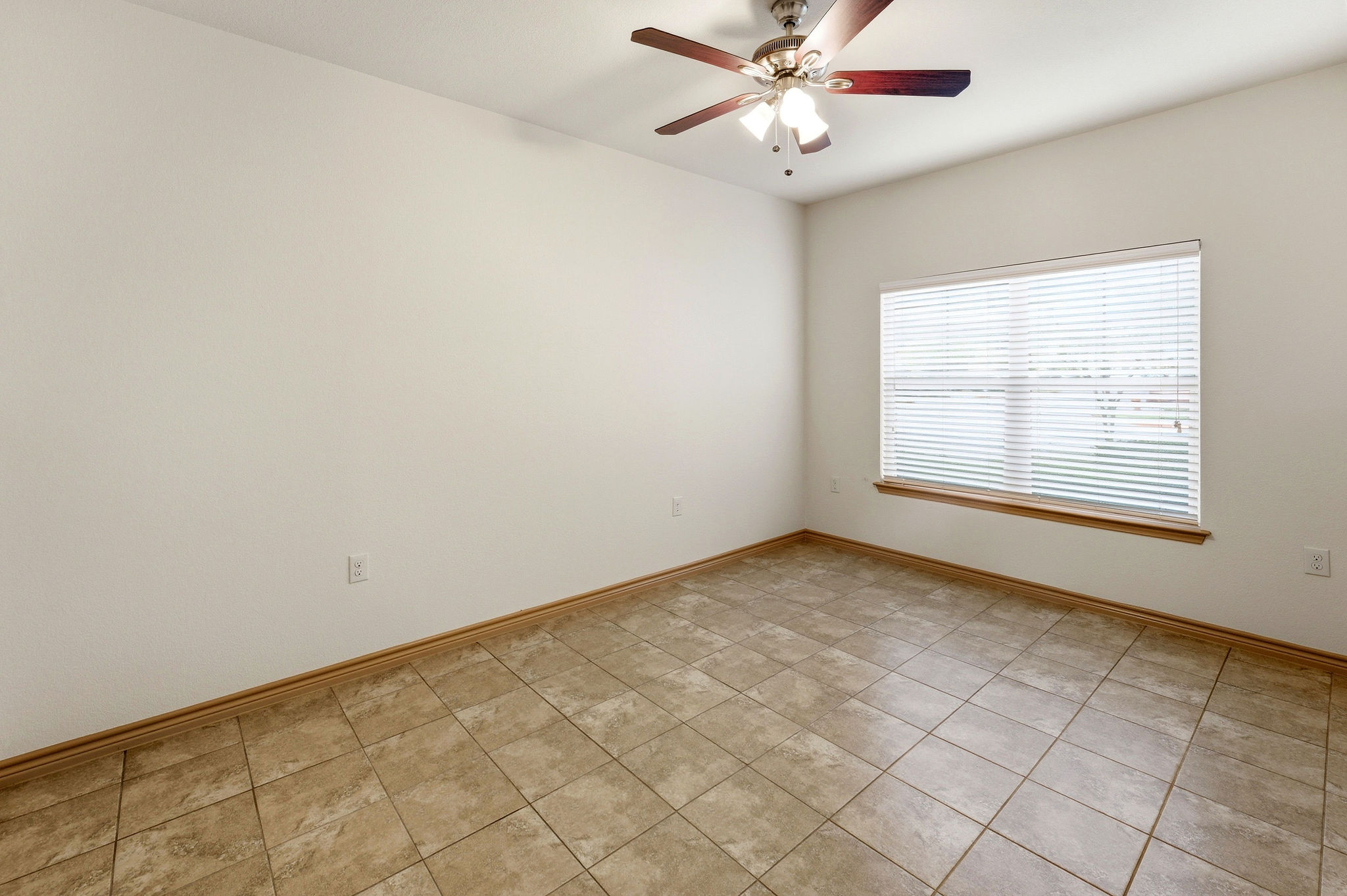 3 Bedroom Townhome with Large Media Room - Image 13