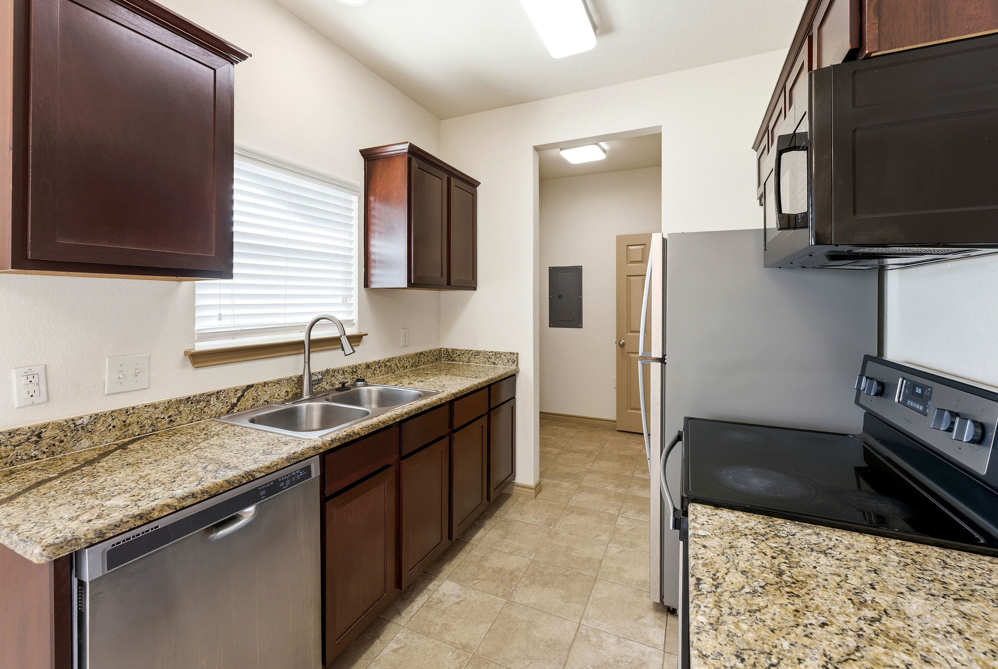 3 Bedroom Townhome with Large Media Room - Image 10