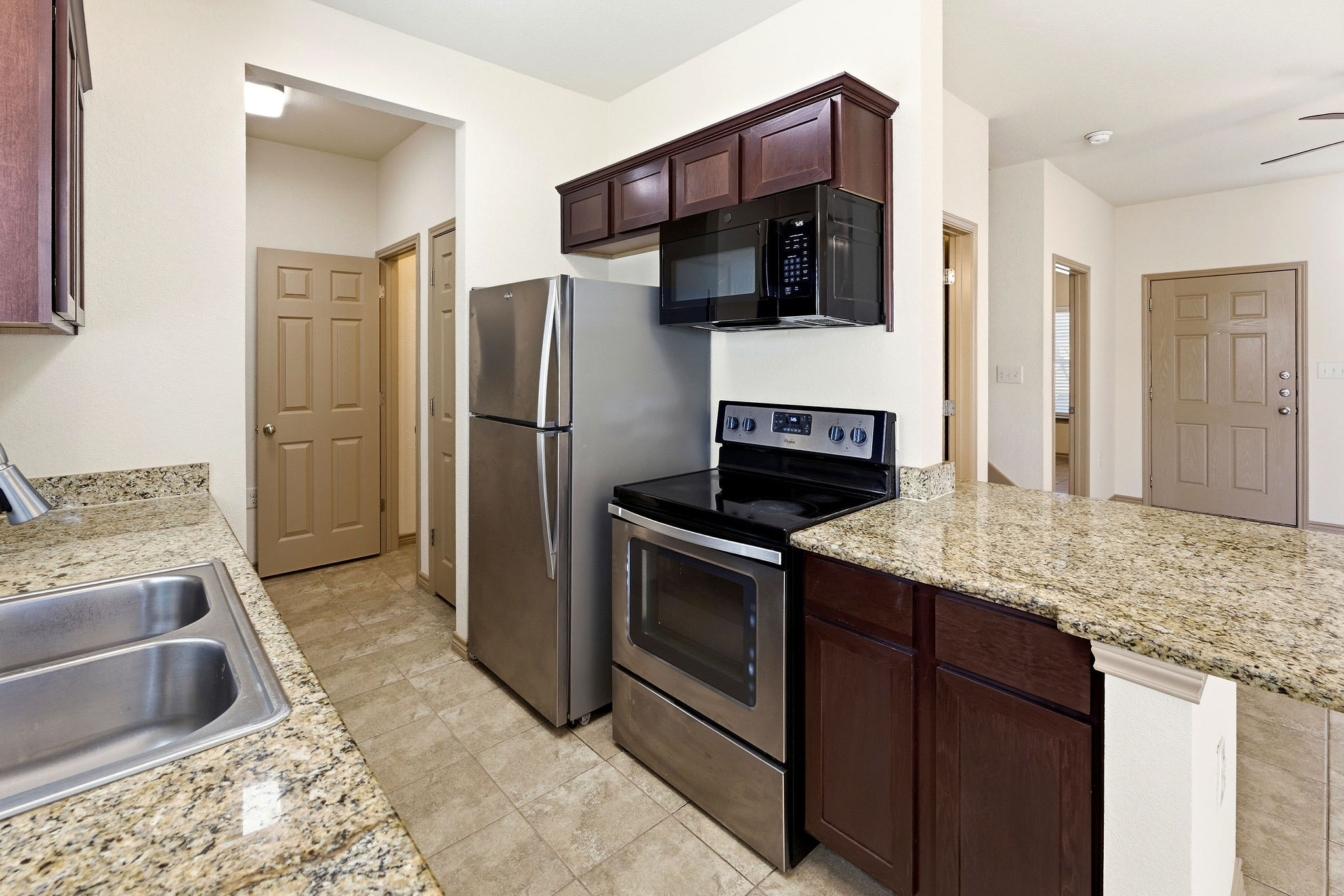 3 Bedroom Townhome with Large Media Room - Image 7