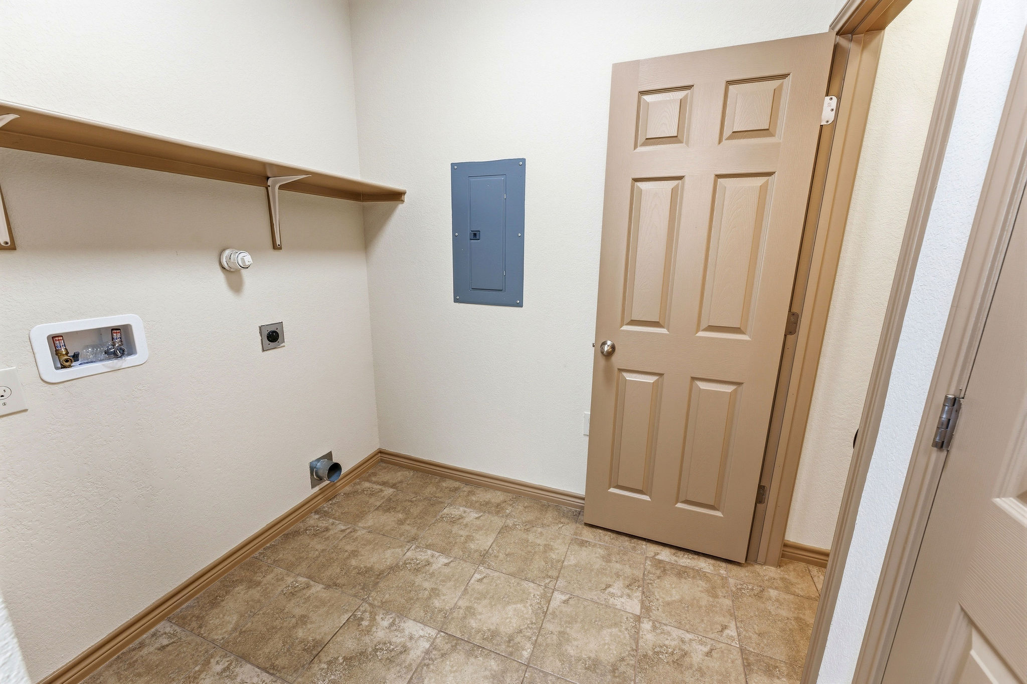 3 Bedroom Townhome with Large Media Room - Image 5