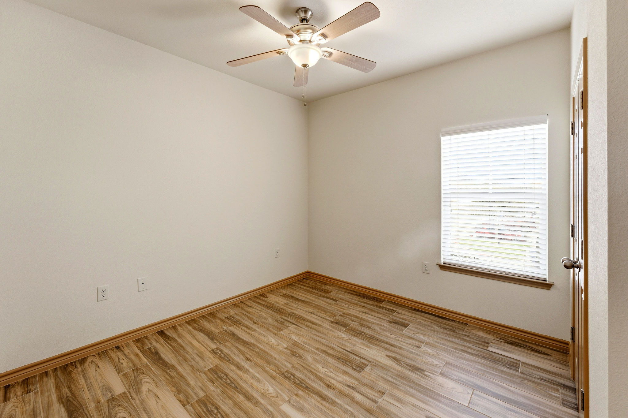 3 Bedroom Townhome with Large Media Room - Image 11