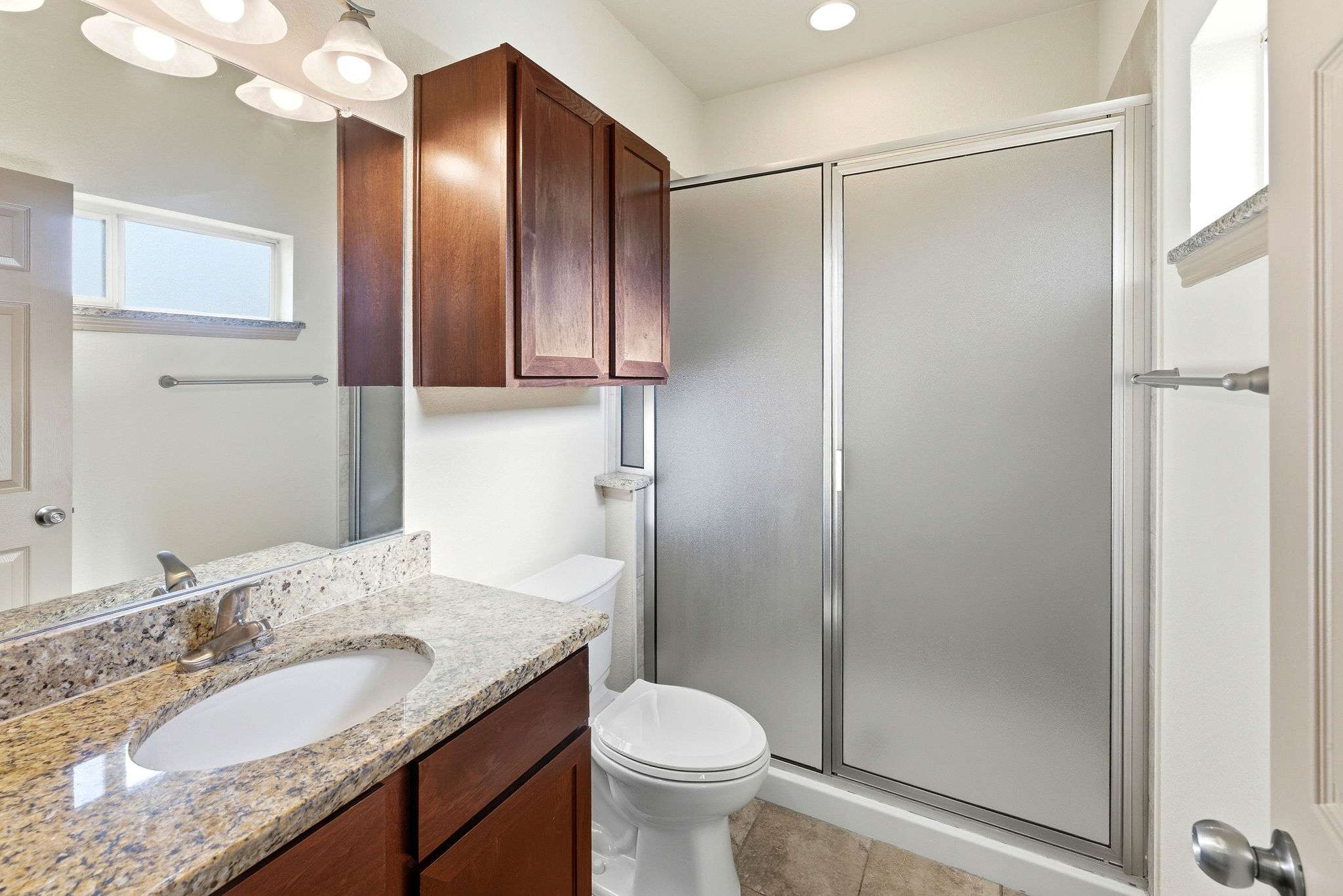 3 Bedroom Townhome with Large Media Room - Image 4