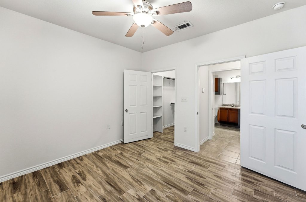 how does renting an apartment work?