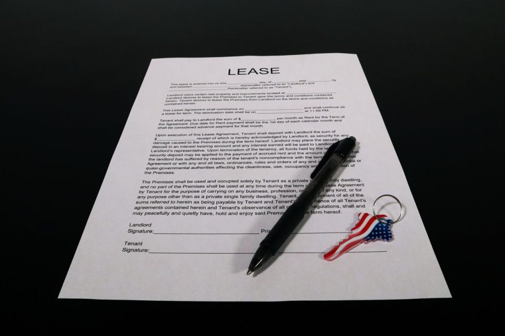 what is included in a lease for an apartment